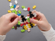 Plus-Plus Cestovný kufrík - 100 ks