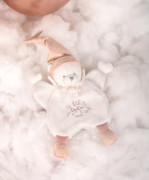 Darčeková sada Plyšový muchláčik medvedík s čiapočkou ružový 25 cm Doudou