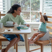 Podsedák na jedálenskú stoličku My Spot™ 6 m+, do 15 kg Ingenuity