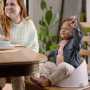 Podsedák na jedálenskú stoličku Simplicity Seat™ 6 m+ do 15 kg Ingenuity