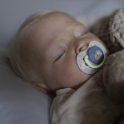 Cumlík svietiaci silikónový dynamický Night & Day 0 - 6 m, 2 ks Lovi