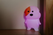LED silikónová nočná lampička Rgb so zvukom - odpočívajúci psík Mary's