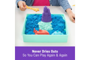 Škatuľa tekutého piesku s podložkou modrá Kinetic Sand