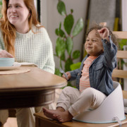 Podsedák na jedálenskú stoličku Ity Simplicity Seat Easy Clean Booster do 15 kg Ingenuity