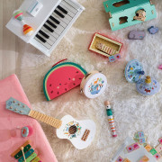 Drevená tamburína Zvieratá sveta Sarah Betz Vilac