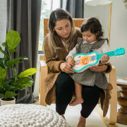 Hračka hudobná drevená ukulele Magic Touch Hape 6 m+ Baby Einstein