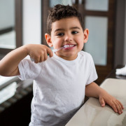 Elektronická sonická zubná kefka Sönik Bblüv