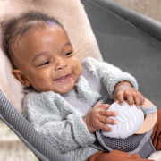 Hojdačka vibrujúca s melódiou Every Season™ - Wesley™ 0 m+, do 18 kg Ingenuity