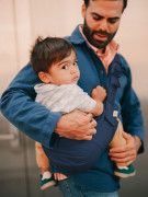 Nosítko Upsie sling nosítko Ergobaby