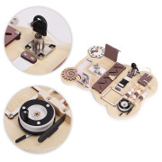 Drevená Montessori manipulačná senzorická tabuľa pre deti edukačný panel Macko