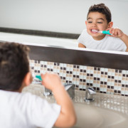 Elektronická sonická zubná kefka Sönik Bblüv