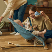 Minimalistické hojdacie lehátko s hračkami pre bábätko Kinderkraft