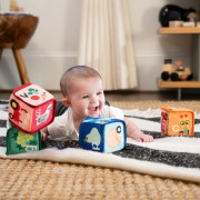 Hračka textilné kocky abeceda Alpha Stacks™ 4 ks 3 m+ Baby Einstein