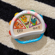 Hračka hudobná tamburína Tap & Shake ™ Magic Touch ™ Hape 6 m + Baby Einstein