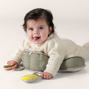 Vankúšik pre hru na brušku Taf Toys