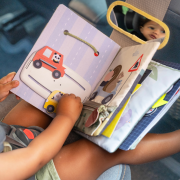 Knižka s aktivitami do auta Busy Book Taf Toys