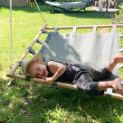 Hojdačka v drevenom štvorcovom ráme Small Foot