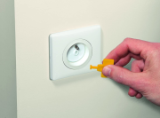 Ochrana elektrickej zásuvky 12 ks Safety 1st