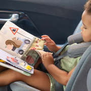 Knižka s aktivitami do auta Busy Book Taf Toys