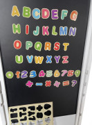 Rastúca učiaca veža Mačka so šmykľavkou a tabuľou 2Kids Toys