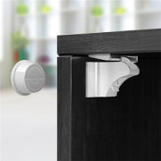Zámky magnetické na nábytok 4 ks Babyono