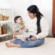 Hračka maznáčik s hryzátkom zajačik Cozy Sylvi™ 0 m+ Ingenuity