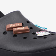 Amulety - ozdoby na topánky Amuletz Too cool for school mix Coqui