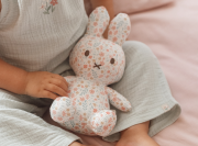 Zajačik Miffy textilné Lucky Blossom 20 cm Little Dutch