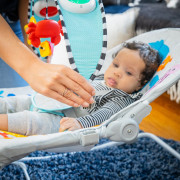 Lehátko hudobné vibračné Kick to It Opus do 18 kg Baby Einstein