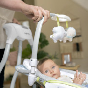 Hojdačka veľká s kolotočom s USB Everston 0m+ do 9 kg Ingenuity