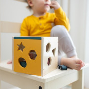 Hračka drevená triediaca Gravity Wood of Mars 12 m+ Petite&Mars