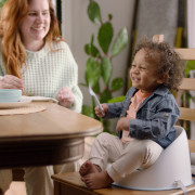 Podsedák na jedálenskú stoličku Simplicity Seat™ 6 m+ do 15 kg Ingenuity