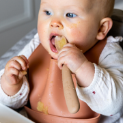 Prvé lyžičky silikónové 2 ks s puzdrom Beaba