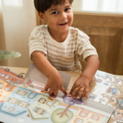 Knižka so samolepkami Hasičská stanica Jim Little Dutch