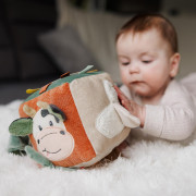 Senzorická textilná kocka Cow Bingo BabyOno