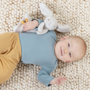 Hračka maznáčik s hryzátkom zajačik Cozy Sylvi™ 0 m+ Ingenuity