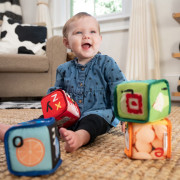 Hračka textilné kocky abeceda Alpha Stacks™ 4 ks 3 m+ Baby Einstein