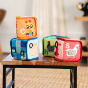 Hračka textilné kocky abeceda Alpha Stacks™ 4 ks 3 m+ Baby Einstein