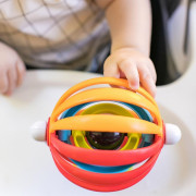 Baby Einstein Hračka aktívna s prísavkou Sticky Spinner™ 3 m+