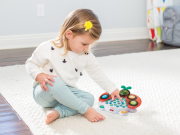 Hudobná lienka Alphabet & Colors Infantino