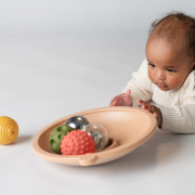 Misa s loptičkami pre hru na brušku Taf Toys