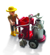 Bburago Farmland Kravská Farma s traktorom