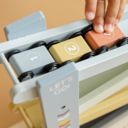 Závodná dráha s autíčkami drevená Blue Little Dutch