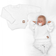 Rastúci oversize pletený svetrík pre bábätko biely Baby Nellys