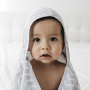 Mušelínová osuška Blenker s kapucňou 100x70 cm KipKep