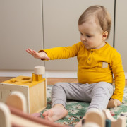 Hračka drevená triediaca Gravity Wood of Mars 12 m+ Petite&Mars