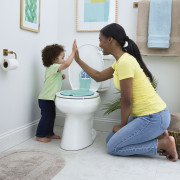 Redukcia na WC nalepovacia Flip & Sit ™ Stitch ™ 18 m + do 23 kg Bright Starts