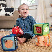 Hračka textilné kocky abeceda Alpha Stacks™ 4 ks 3 m+ Baby Einstein