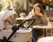 Hojdačka kočíka prenosné Bobby nabíjací Matt Black Zopa