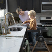 Stolička jedálenská multifunkčná Wesley™ 0 m+ do 23 kg Ingenuity